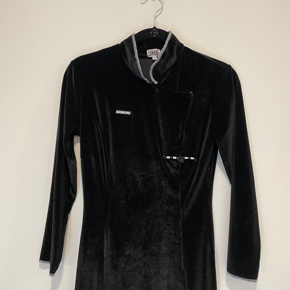 DAWANG Velvet Side Slit Dress in Black - Picture 5 of 14